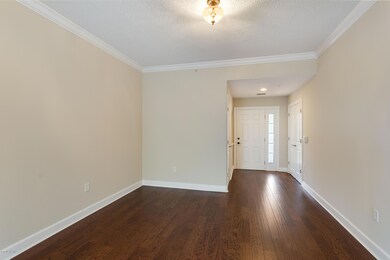 006_Dining Area to Foyer