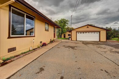 Detached 2-car garage