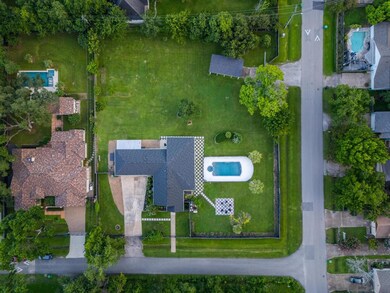 Property is comprised of two adjoined lots totalin