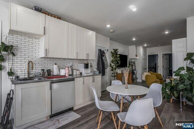 211 1st St unit 3, Jersey City, NJ 07302 - photo 4