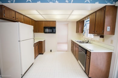 5617 Schafer Rd, Lansing, MI 48911 - photo 6