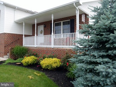 849 Lindia Dr, Chambersburg, PA 17202 - photo 4