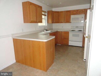 218 Oakridge Dr, Harpers Ferry, WV 25425 - photo 3