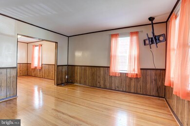 8615 Oak Rd, Parkville, MD 21234 - photo 5