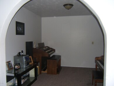 89 N 4th West 047