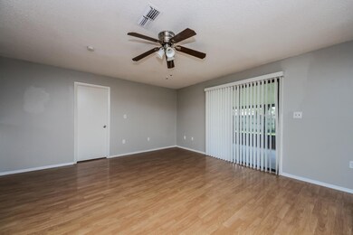 002-photo-living-room-9026052