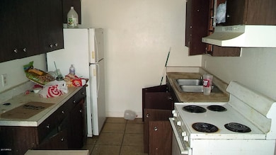 2028 W Cactus Rd -  (11)
