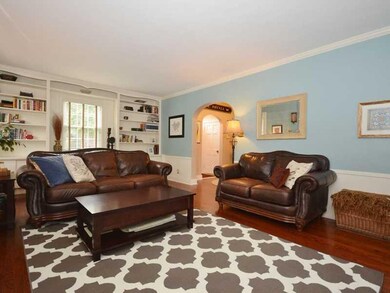 Living Room. Spacious living room with great shelv