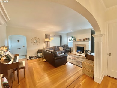 342 W Chapman Ave, Roseburg, OR 97470 - photo 4