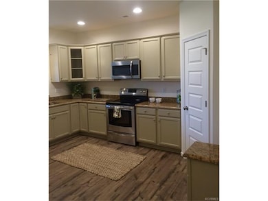 Another view of the kitchen with an extra large pa