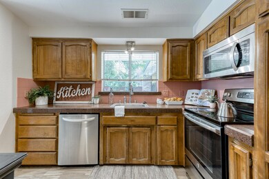 Granite/Stainless Kitchen