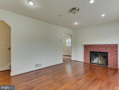 5613 Monroe St, Hyattsville, MD 20784 - photo 3