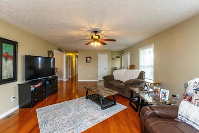 106 Mercer Ave, Harrodsburg, KY 40330 - photo 4