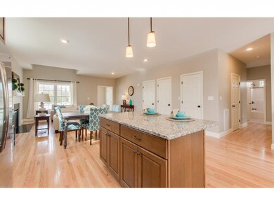 75 Crown Pointe Cir, MerriMacK, NH 03054 - photo 4