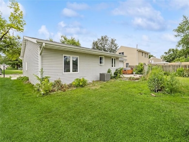 805 E 14th St N, Newton, IA 50208 - photo 5