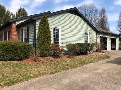 213 Farmbrook Cir, Frankfort, KY 40601 - photo 3