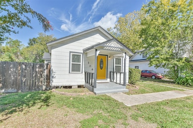 106 Oxford St, Tomball, TX 77375 - photo 3