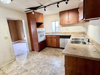 1104 Elm St, Baker City, OR 97814 - photo 7