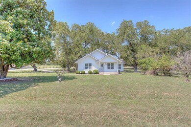 202 De la Cruz St, Weatherford, TX 76085 - photo 2