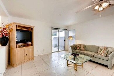 8875 E Arizona Park Pl-large-006-3-Livin