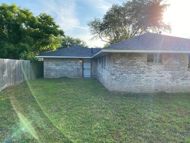 8407 Whitecastle Ln, Houston, TX 77088 - photo 7