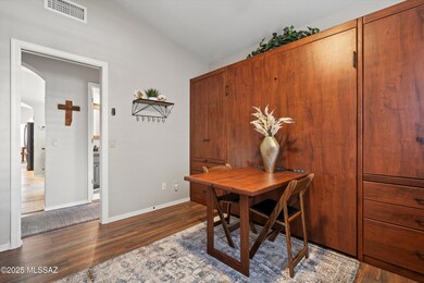 Den/Office w Wall Bed
