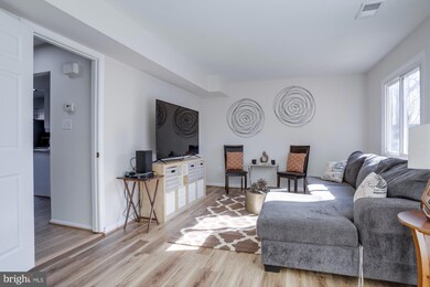 9511 Barcellona Ct, Fairfax, VA 22031 - photo 5