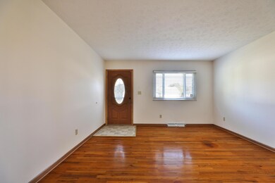1091 Urban Dr, Columbus, OH 43229 - photo 3