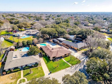 913 S Colonial Dr, Cleburne, TX 76033 - photo 2