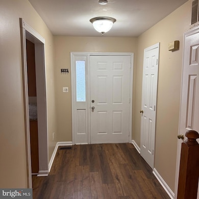 8222 Maple Ridge Ave, Springfield, VA 22153 - photo 3