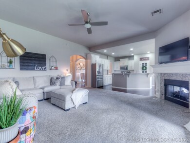 806 W 150th Place S, Glenpool, OK 74033 - photo 6