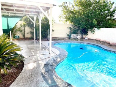 A dazzling, modern, fenced pool!