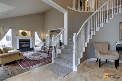 Beautiful Entry w/Tile Floor