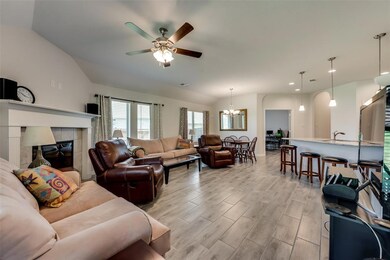 2128 Hill Crest Ct, Weatherford, TX 76086 - photo 5