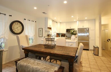 DINING/KITCHEN