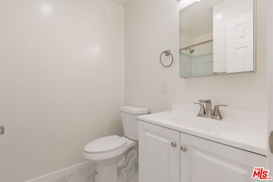 Full Bathroom 1