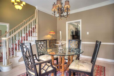 14x12 Dining Room w/9 ft. Smooth Ceiling, Crown an