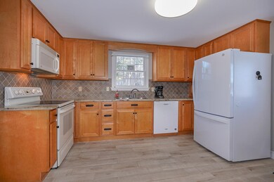 39 Woodrow St, Hudson, MA 01749 - photo 6