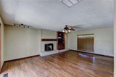 908 N Blackwelder Ave, Edmond, OK 73034 - photo 5