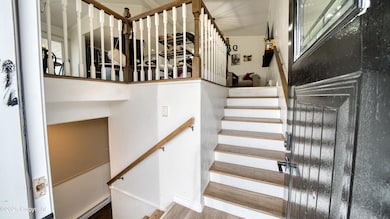 212 W Laurel St, Gillette, WY 82718 - photo 7