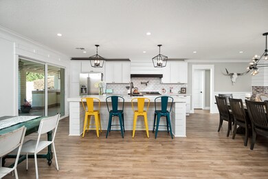 Dining & Kitchen