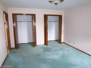 409 Tulip Dr, Three Oaks, MI 49128 - photo 4