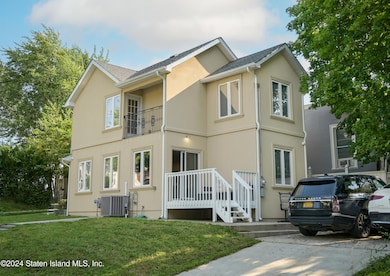 845 W Fingerboard Rd, Staten Island, NY 10305 - photo 2