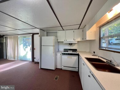 435 Oliver Ln, Great Cacapon, WV 25422 - photo 6