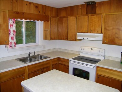 Kitchen prep area with move able center island