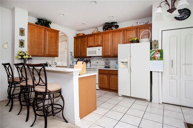 KITCHEN W/BREAKFAST BAR