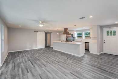06-Kitchen & Family Room