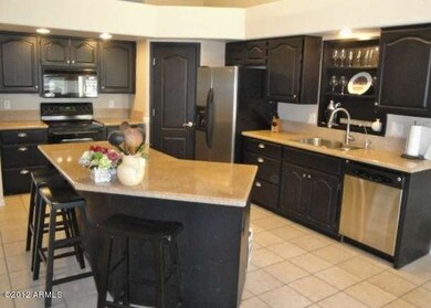 SPACIOUS KITCHEN W/GORGEOUS GRANITE!