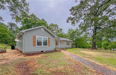 107 W Wesley St, Walhalla, SC 29691 - photo 2