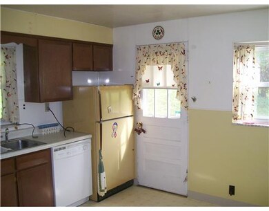 1311 Virginia Ave, Midland, PA 15059 - photo 5